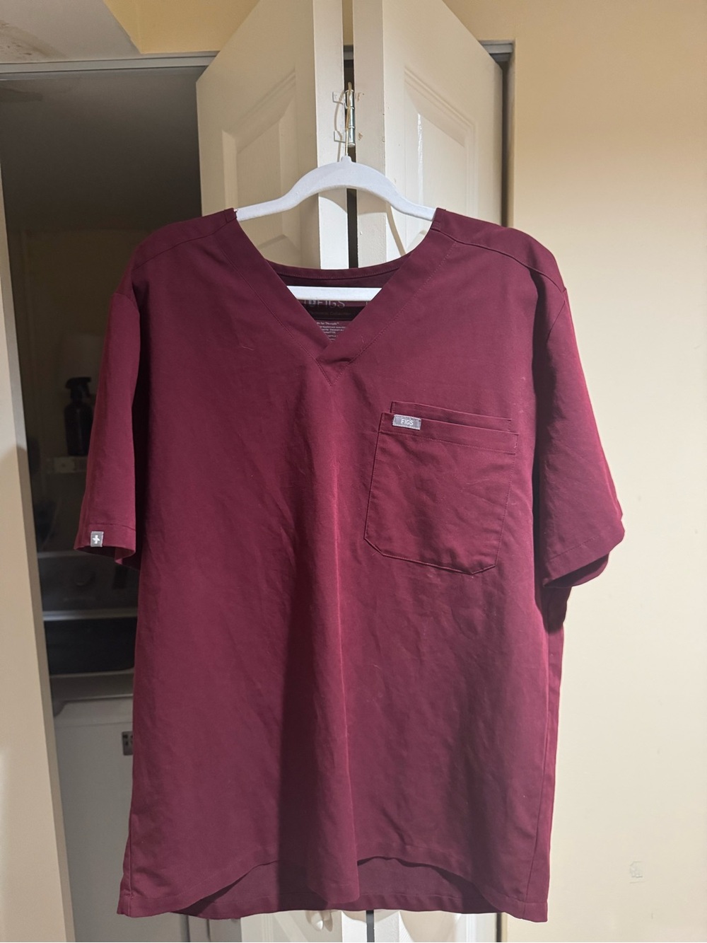 Figs Men's V-Neck Scrub Top in Burgundy